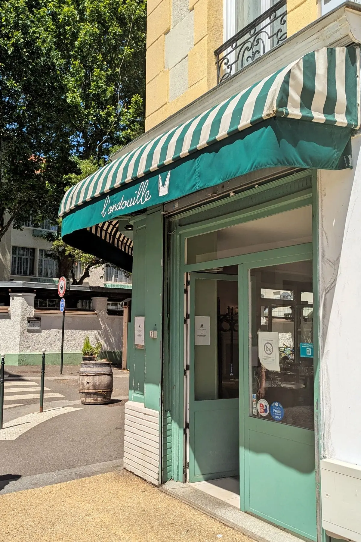 L’Andouille à Puteaux : j’ai testé cette terrasse bretonne entree du restaurant l andouille a puteaux