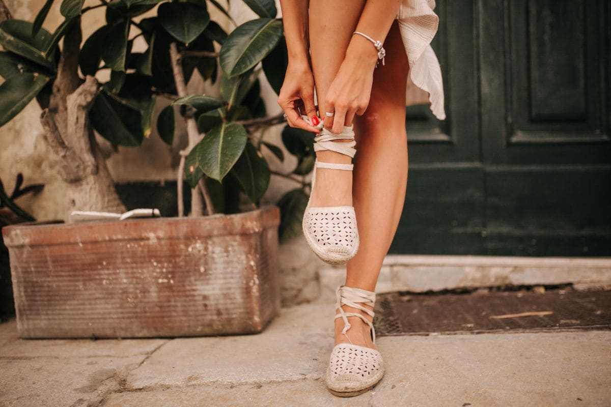 Espadrilles pour femmes : tendances et bons plans espadrilles pour femme brodee avec ruban