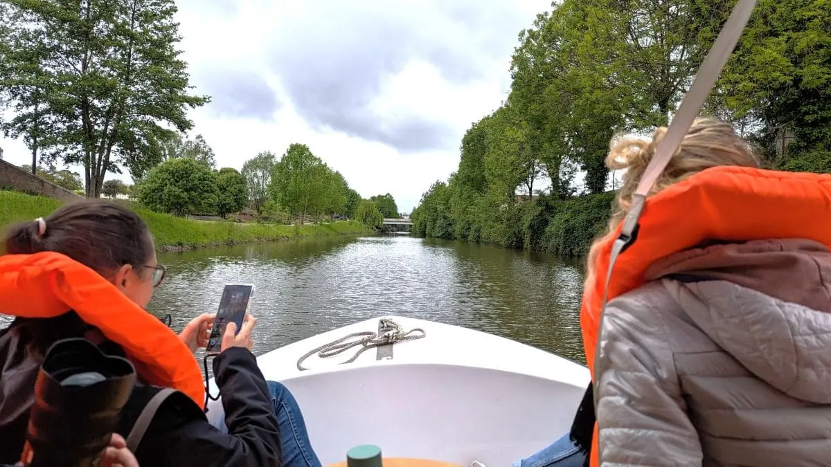 M24 : immersion au coeur des 24h du Mans louer des bateaux electriques pour decouvrir le mans depuis la sarthe