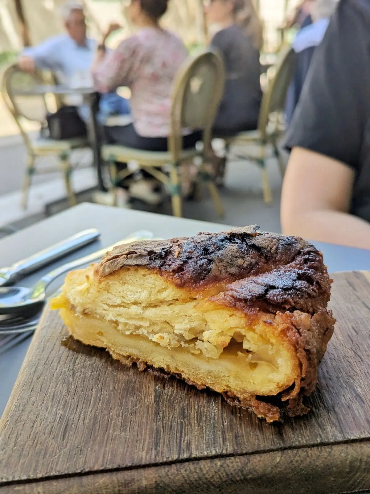 L’Andouille à Puteaux : j’ai testé cette terrasse bretonne kouign-amann aux pommes restaurant l andouille puteaux