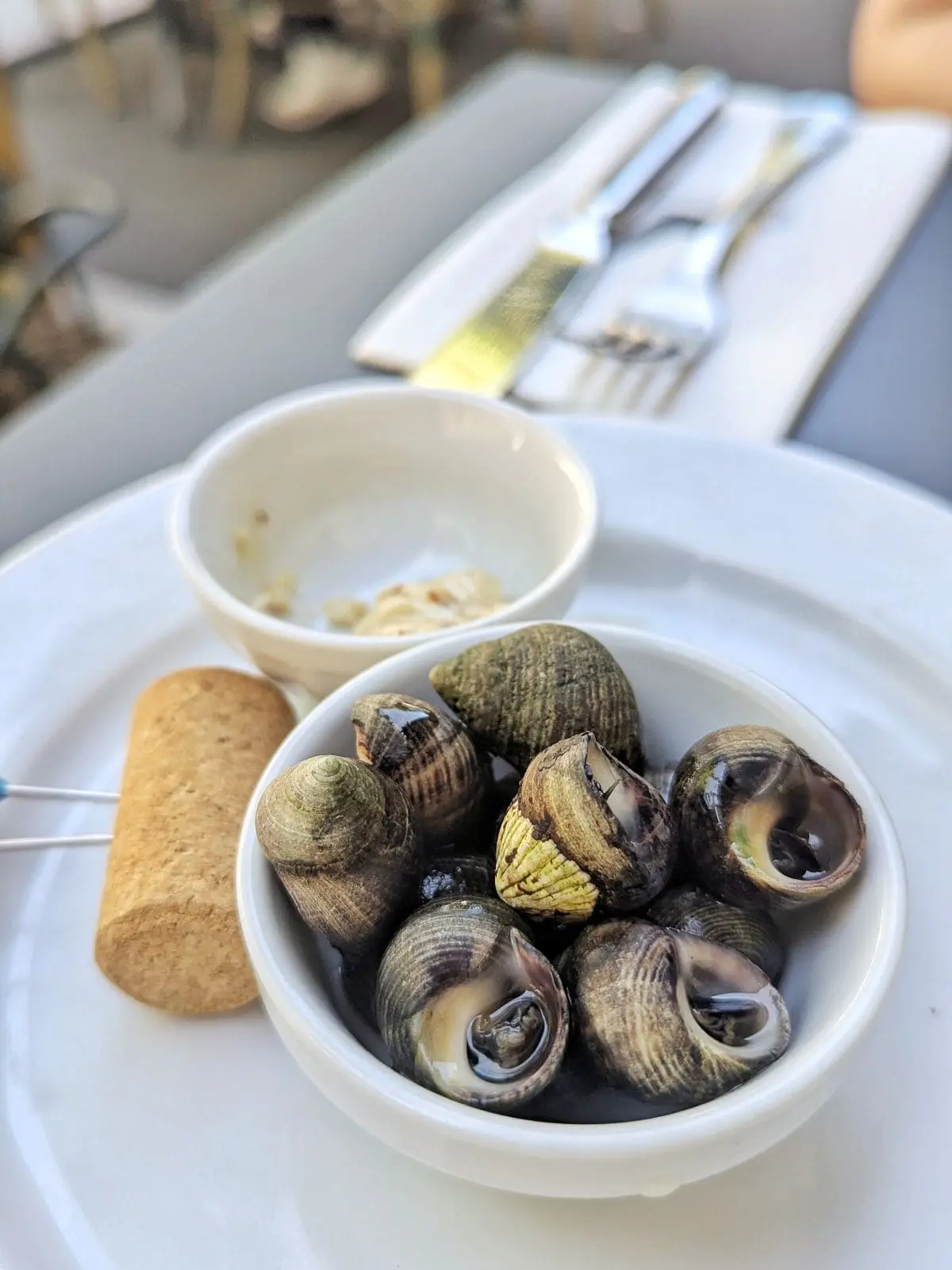 L’Andouille à Puteaux : j’ai testé cette terrasse bretonne bigorneaux et mayonnaise maison au restaurant breton l andouille a puteaux