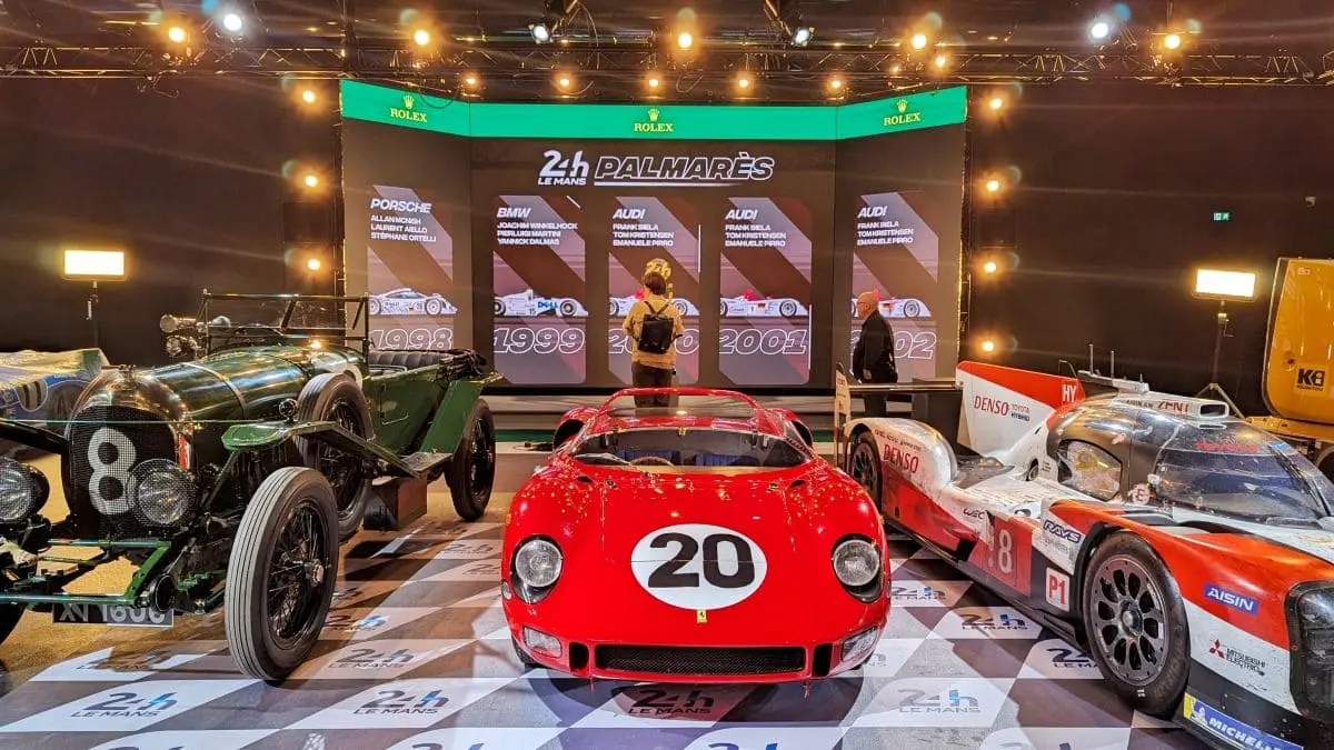 M24 : immersion au coeur des 24h du Mans podium des vainqueurs au M24 Le Mans