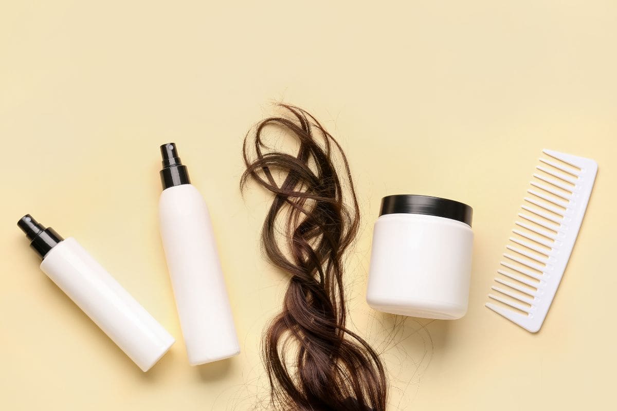 8 astuces pour limiter l’apparition des pellicules eviter de cumuler trop de produits coiffants
