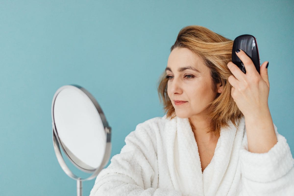 8 astuces pour limiter l’apparition des pellicules adopter une routine cheveux quotidienne