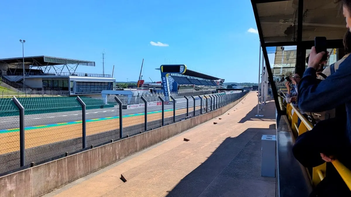 M24 : immersion au coeur des 24h du Mans visite combinee du circuit des 24h du Mans et du M24