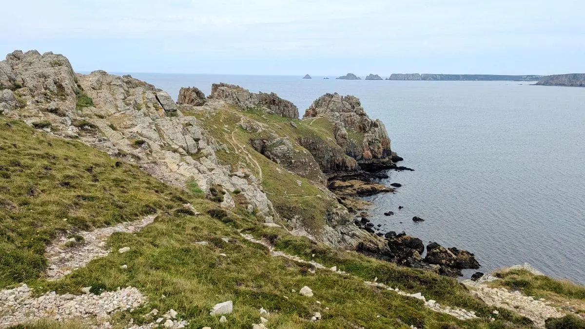 Visiter la presqu’île de Crozon : pépites et bons plans de Morgat à Camaret le chateau a la pointe de dinan