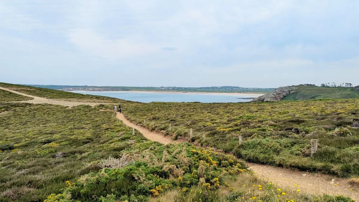 Visiter la presqu’île de Crozon : pépites et bons plans de Morgat à Camaret Landes de la presqu ile de crozon pointe de dinan