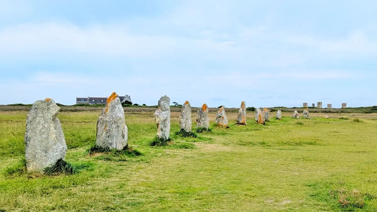 Visiter la presqu’île de Crozon : pépites et bons plans de Morgat à Camaret alignements de lagatjar sur la presqu ile de crozon