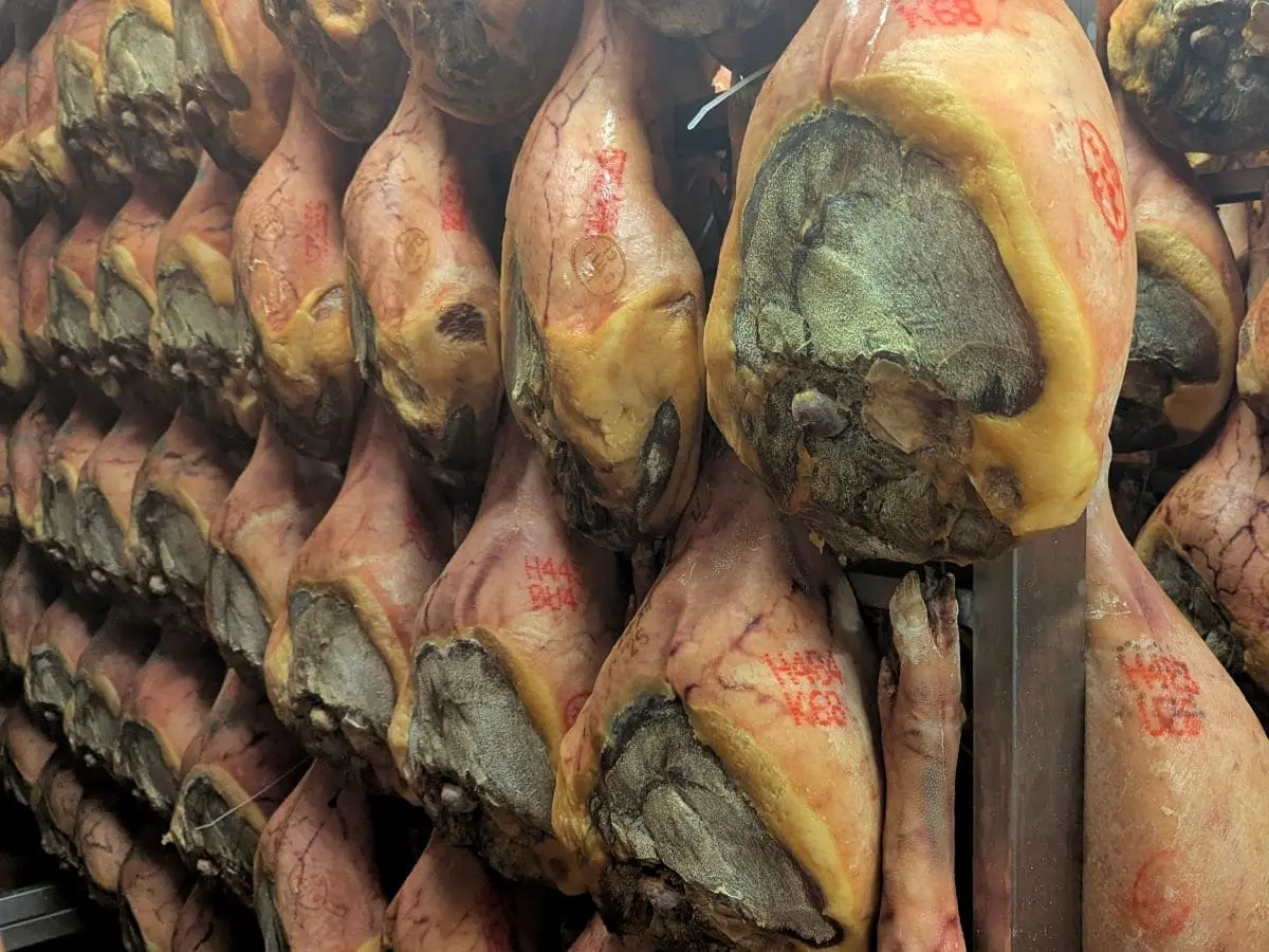 À la découverte du Prosciutto di San Daniele AOP fabrication du jambon italien prosciutto di san daniele etape du repos