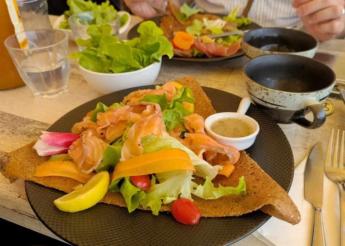 Visiter la presqu’île de Crozon : pépites et bons plans de Morgat à Camaret galette bretonne creperie la bolee morgat