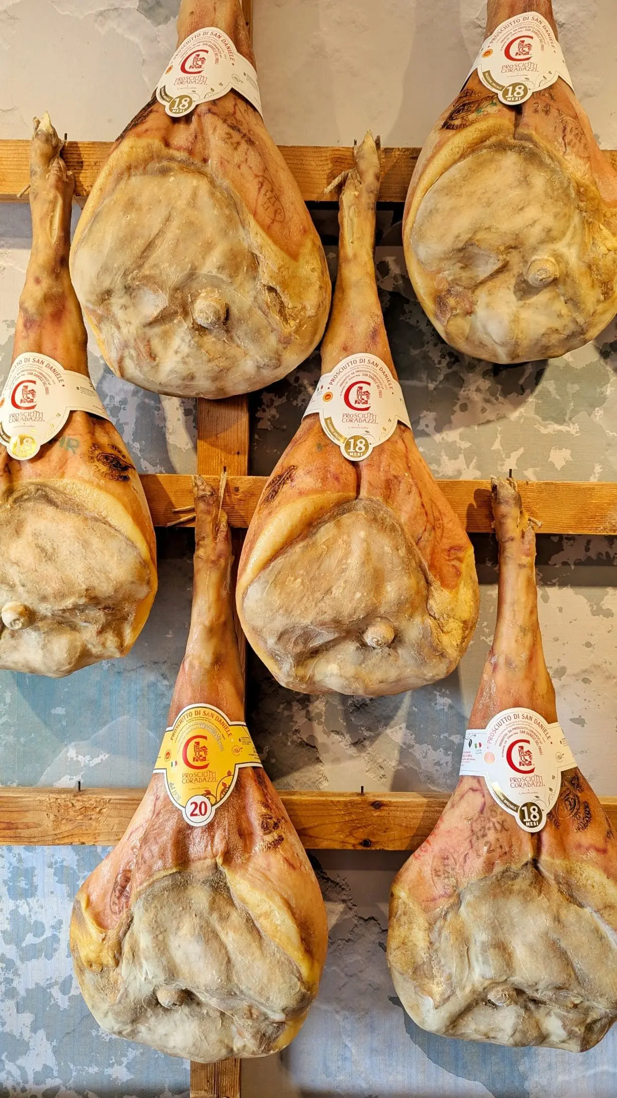 À la découverte du Prosciutto di San Daniele AOP jambon sec italien prosciutto di san daniele produit par la maison coradazzi