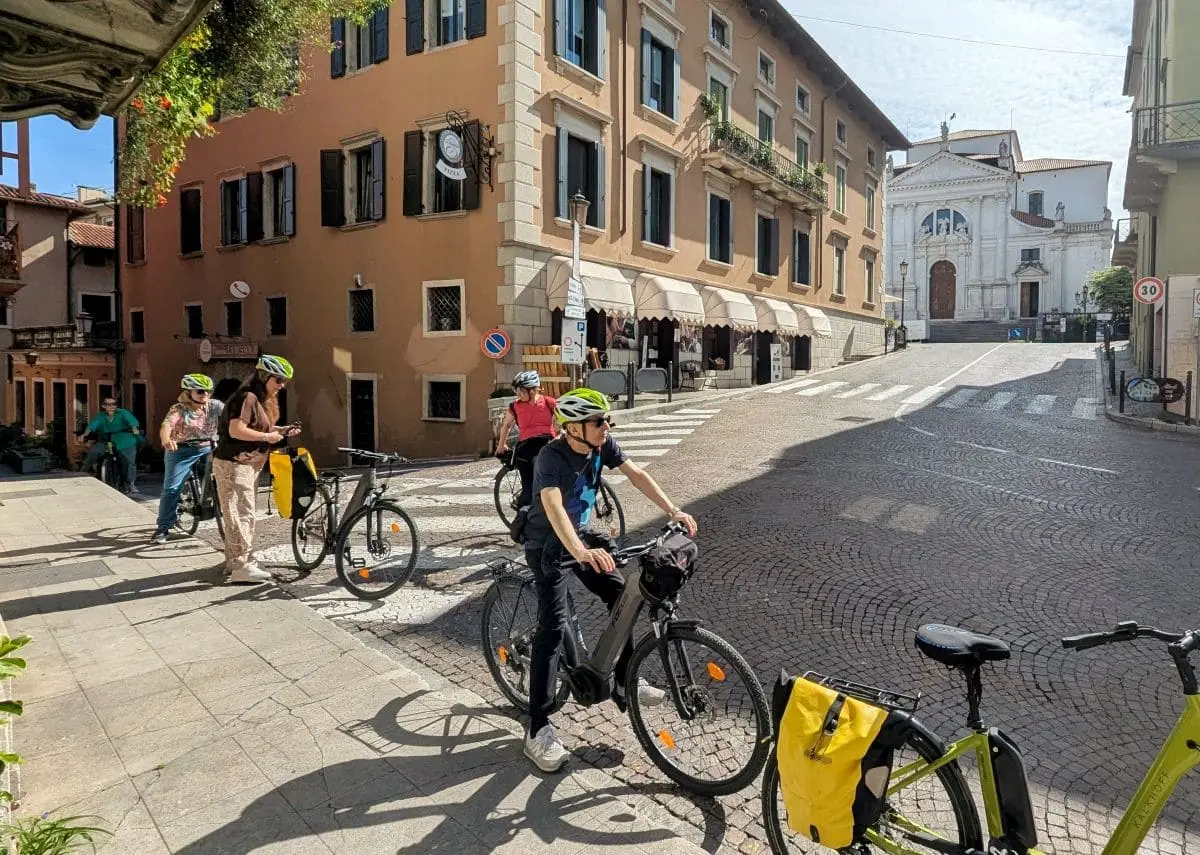 À la découverte du Prosciutto di San Daniele AOP louer un velo a san daniele del friuli en italie