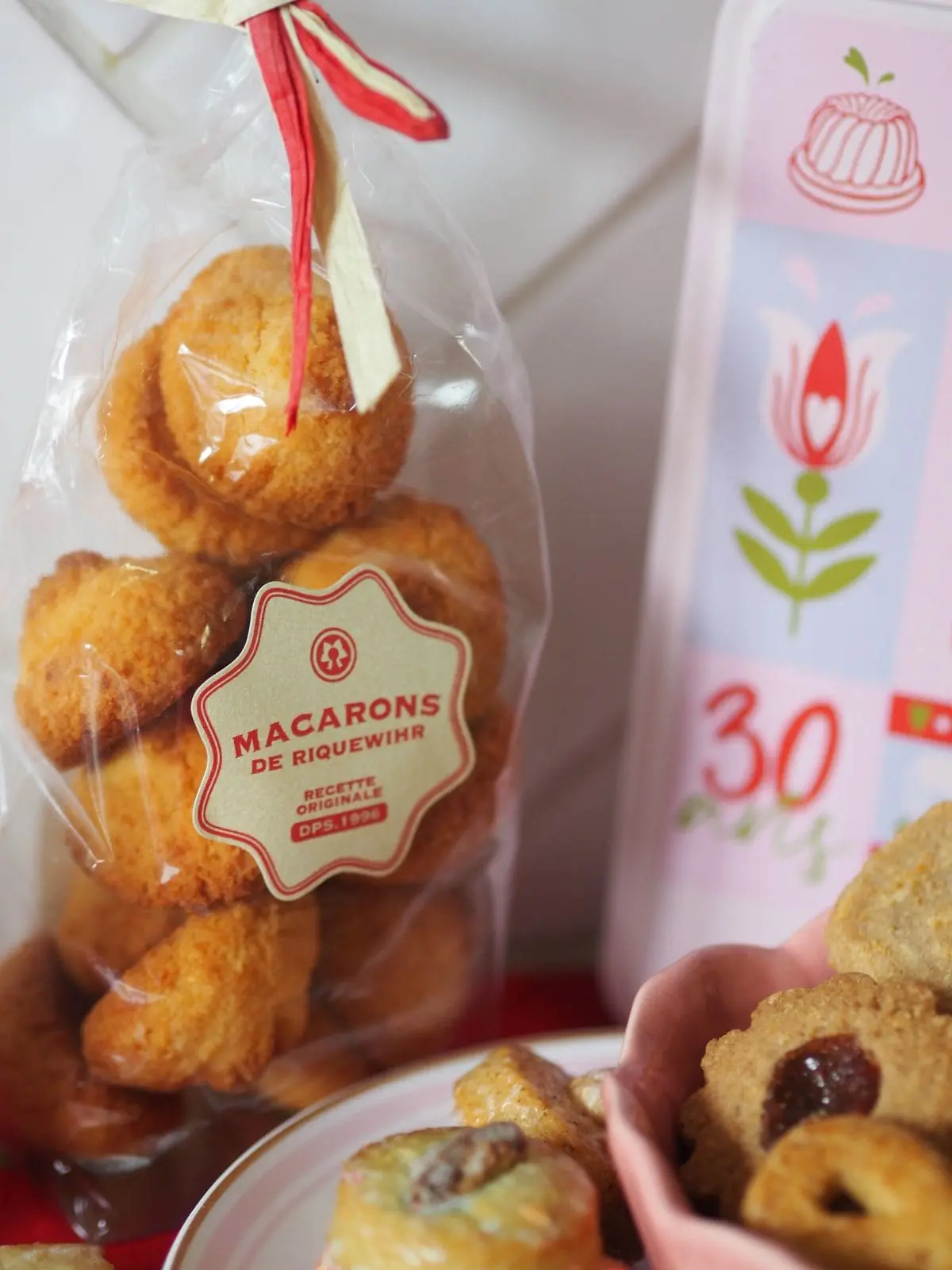 Maison Alsacienne de Biscuiterie : mon avis gourmand macarons de riquewirh noix de coco yuzu de la maison alsacienne de biscuiterie