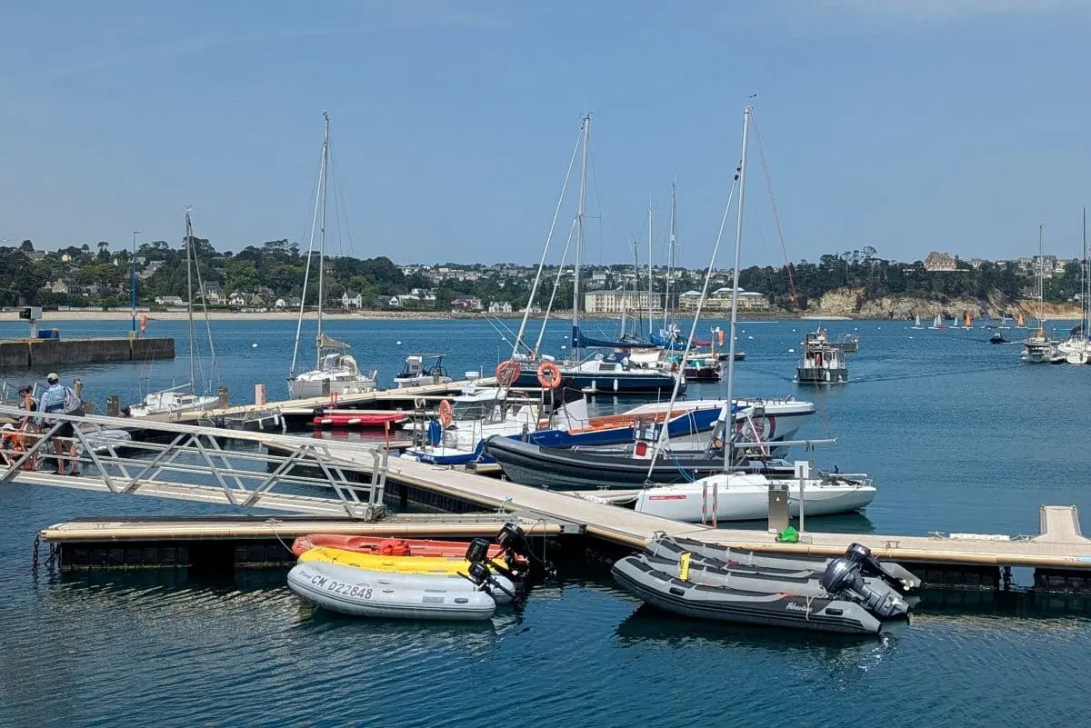 Visiter la presqu’île de Crozon : pépites et bons plans de Morgat à Camaret port de plaisance de crozon morgat sur la presqu ile de crozon