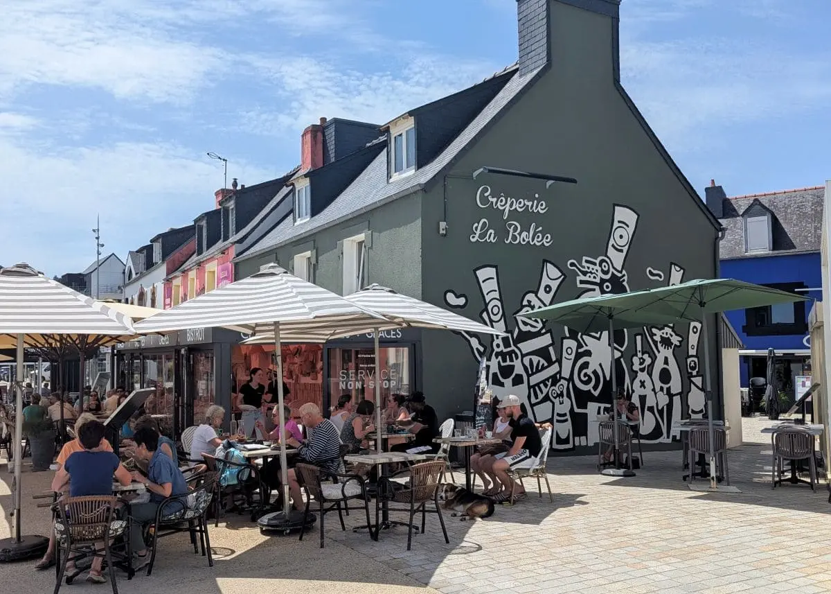 Visiter la presqu’île de Crozon : pépites et bons plans de Morgat à Camaret creperie la bolee a morgat