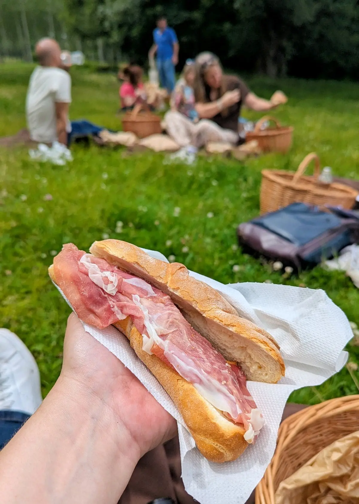 À la découverte du Prosciutto di San Daniele AOP prosciutto di san daniel aop a deguster simplement avec du pain