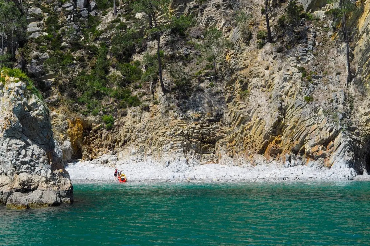 Visiter la presqu’île de Crozon : pépites et bons plans de Morgat à Camaret visiter la presqu'île de crozon en bretagne par copinesdebonsplans.fr