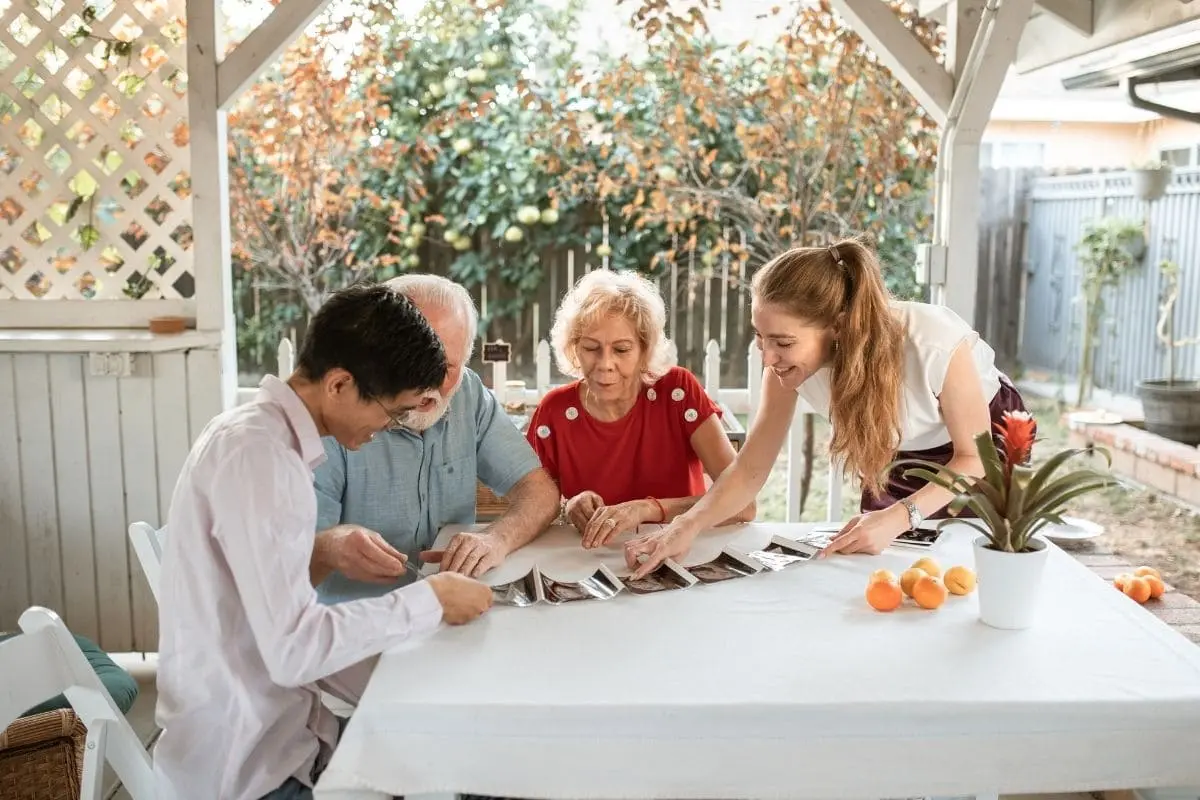 Que faire de ses photos de vacances ? 8 idées pour transformer ses souvenirs imprimer des photos pour les grands-parents