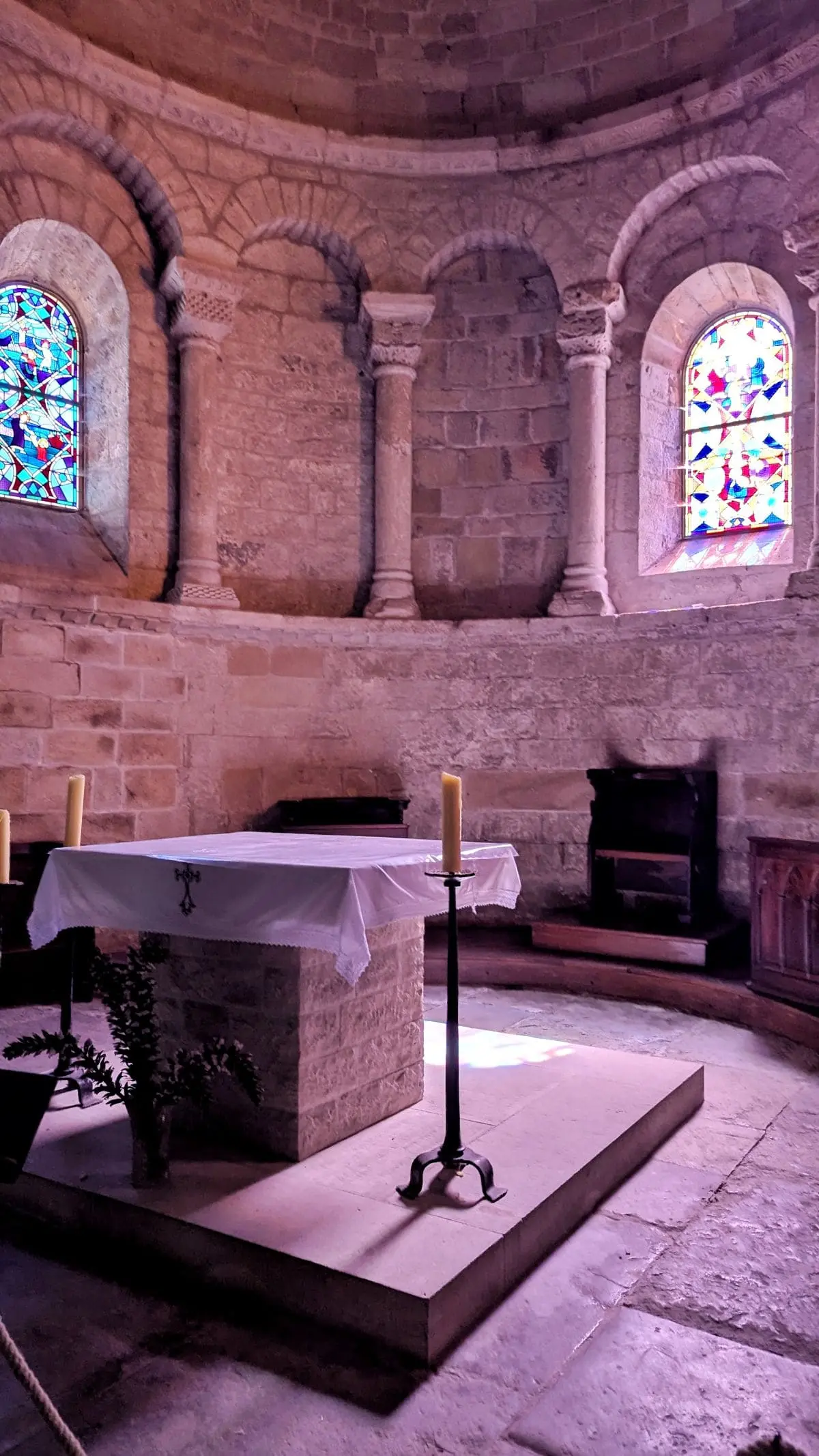 Visiter les Remparts du Larzac : escapade en Aveyron abbatiale saint pierre a nant