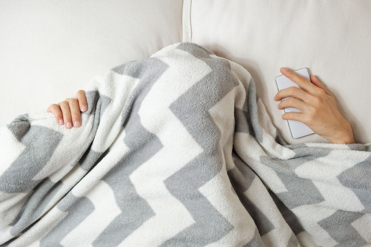 trop chaud sous la couette avec un pyjama