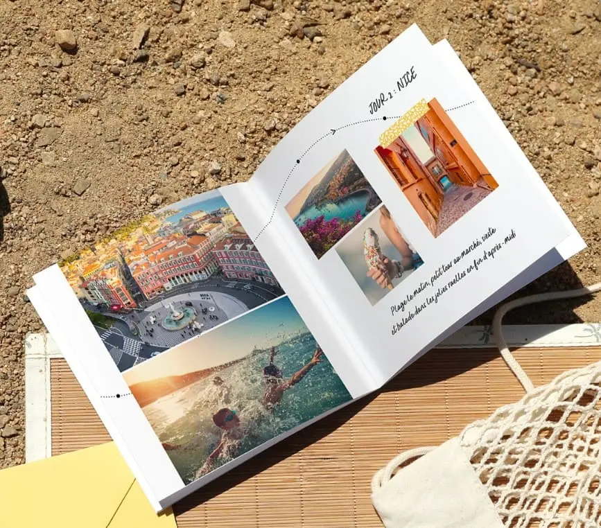 Que faire de ses photos de vacances ? 8 idées pour transformer ses souvenirs carnet de voyage ouvert avec photos imprimées, tickets et petits souvenirs.