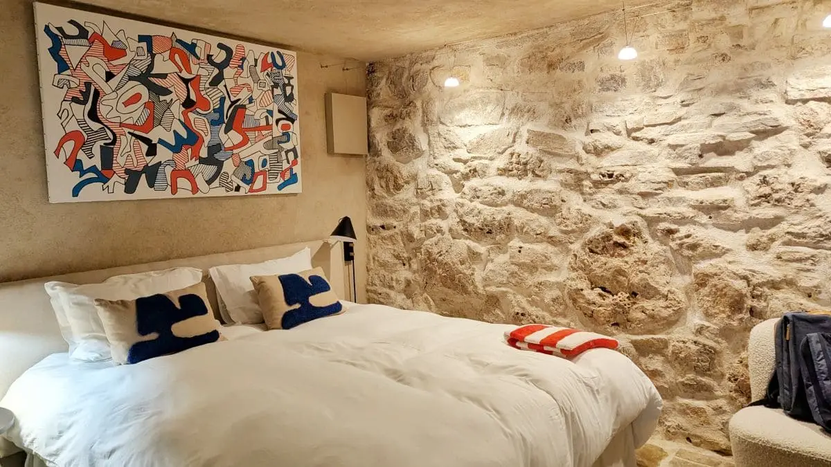 Visiter les Remparts du Larzac : escapade en Aveyron couchage de la chambre la jonte a l hermitage de la dourbie