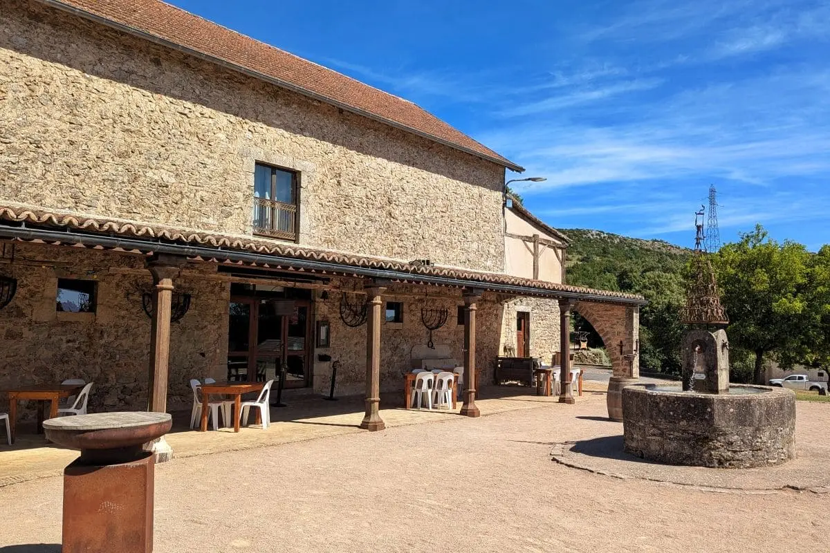 Visiter les Remparts du Larzac : escapade en Aveyron domaine de gaillac dans le larzac