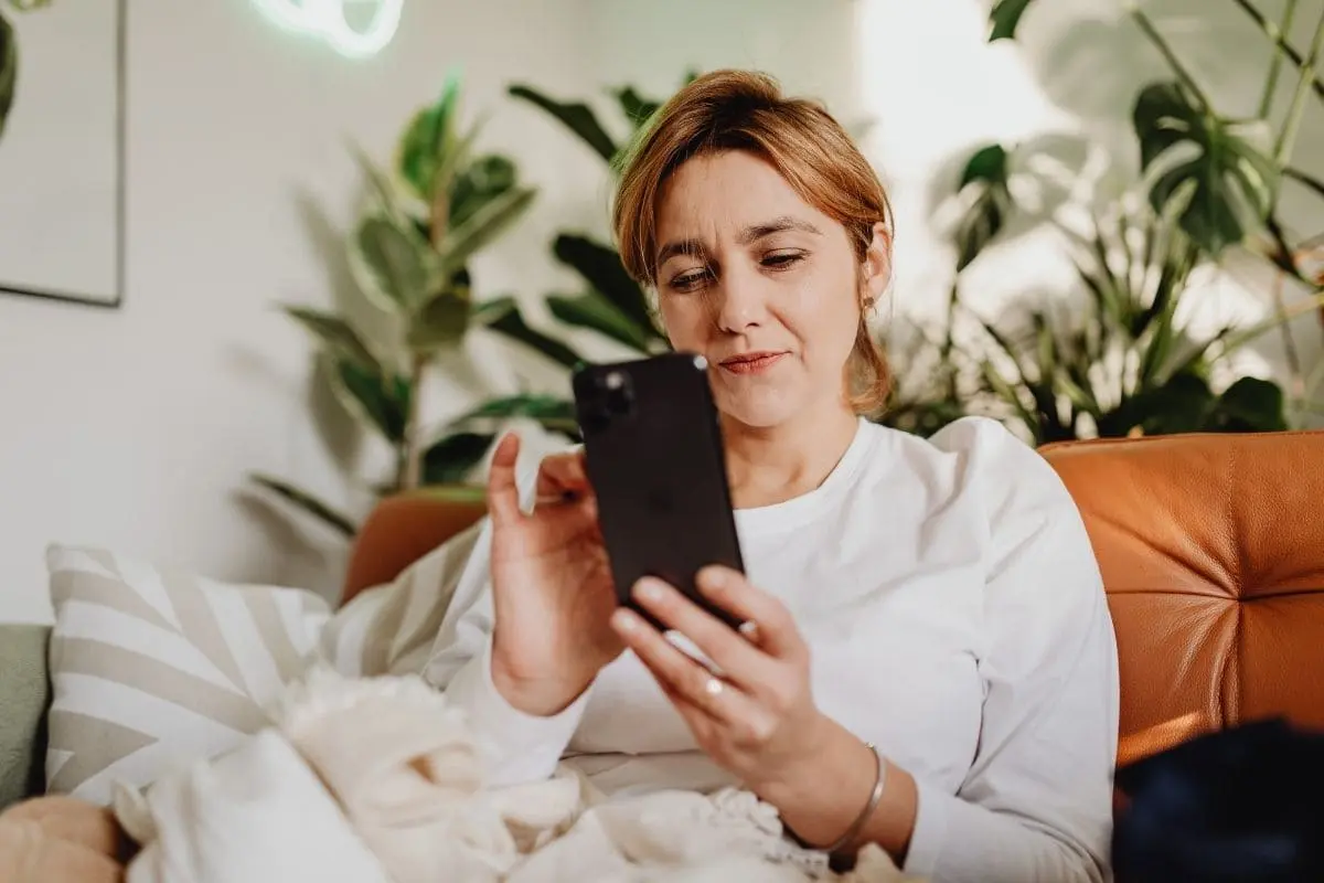 Que faire de ses photos de vacances ? 8 idées pour transformer ses souvenirs trier ses photos de vacances sur son telephone