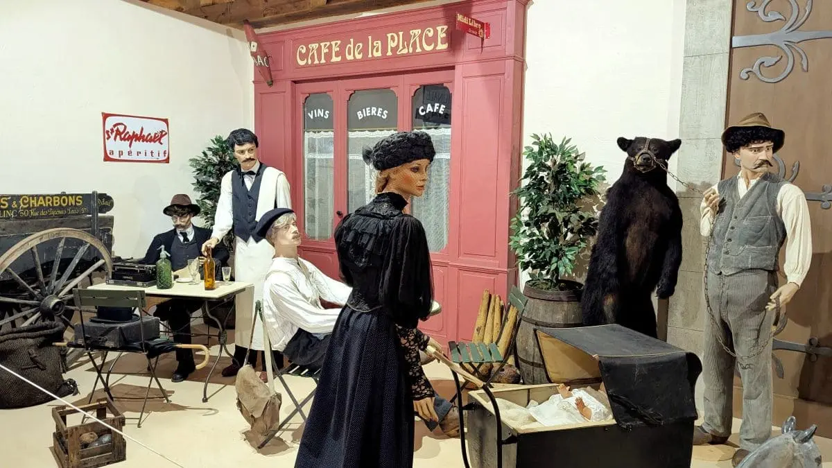 Visiter les Remparts du Larzac : escapade en Aveyron petit musee des traditions aveyronnaises au domaine de gaillac