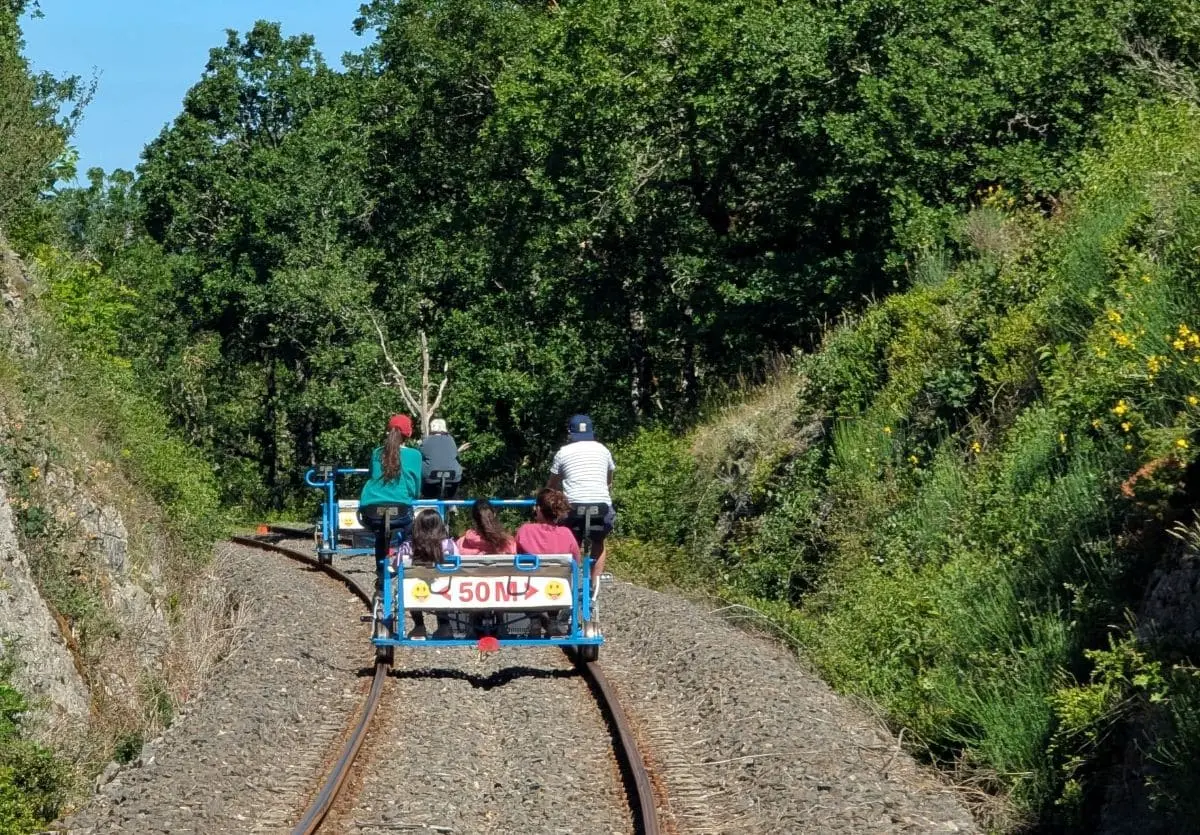 Visiter les Remparts du Larzac : escapade en Aveyron entree en activite du velorail du larzac a la fin des annees 1990