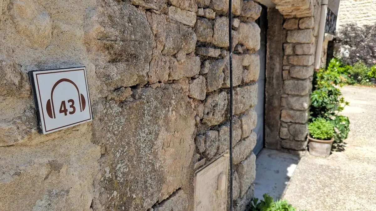 Visiter les Remparts du Larzac : escapade en Aveyron visite libre avec audio guide du village de la cavalerie