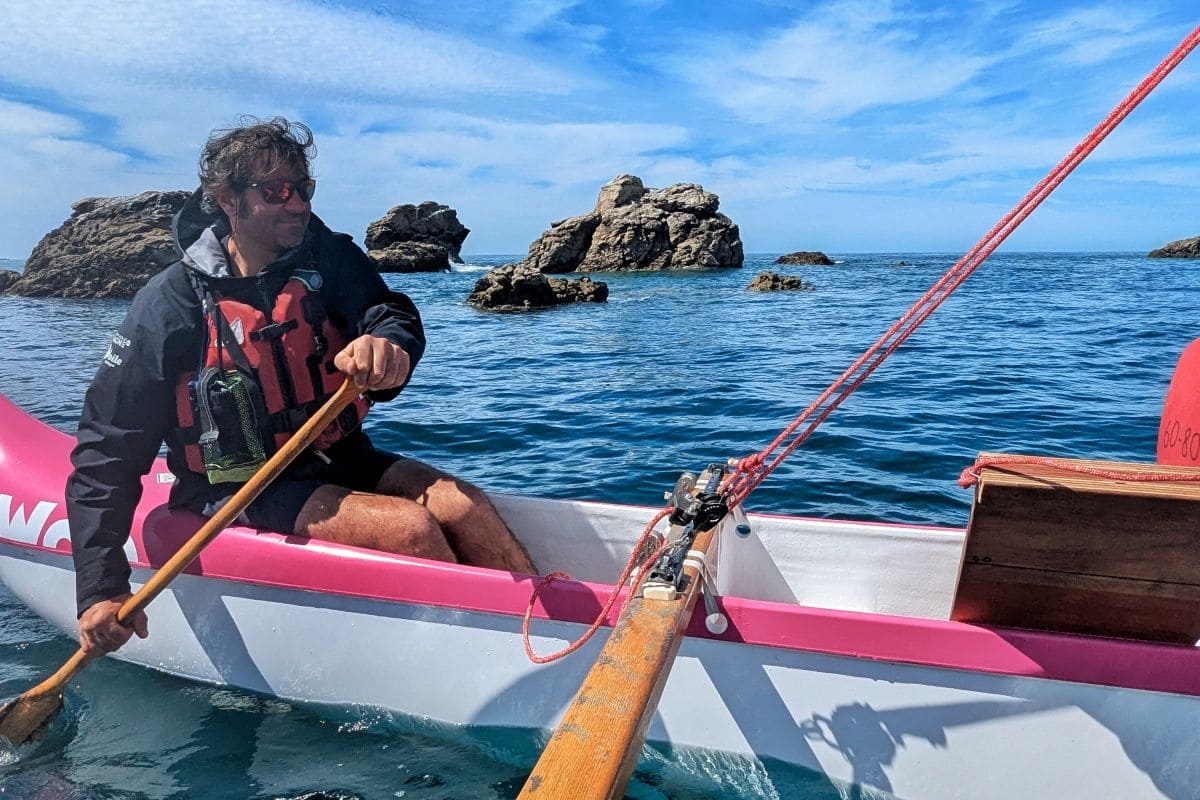 mer et rochers a admirer pendant la balade en pirogue a plouescat