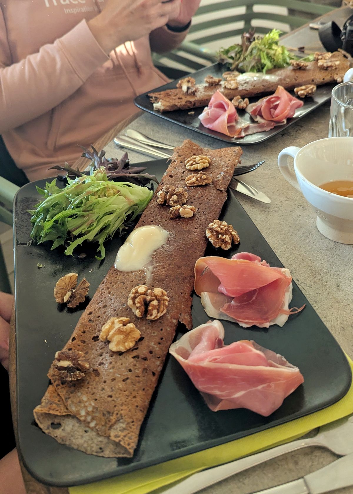 exemple de crepe bretonne servie au restaurant la route des phares a lilia plouguerneau
