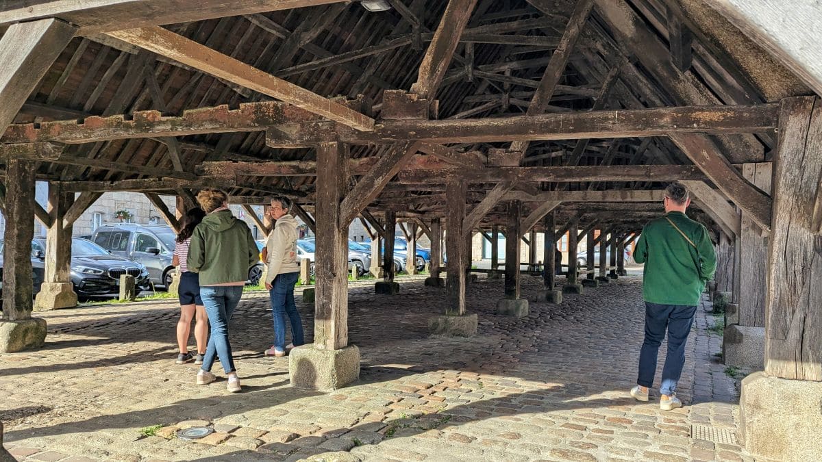 halles a pans de bois de plouescat