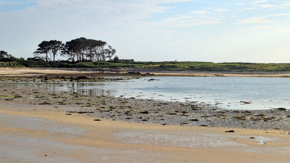 marcher le long du littoral sur le gr34