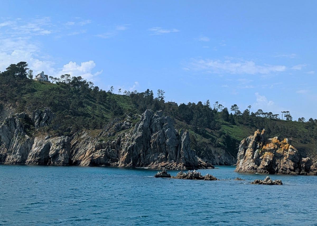 visiter la presqu ile de crozon pas loin de plouescat dans le finistere