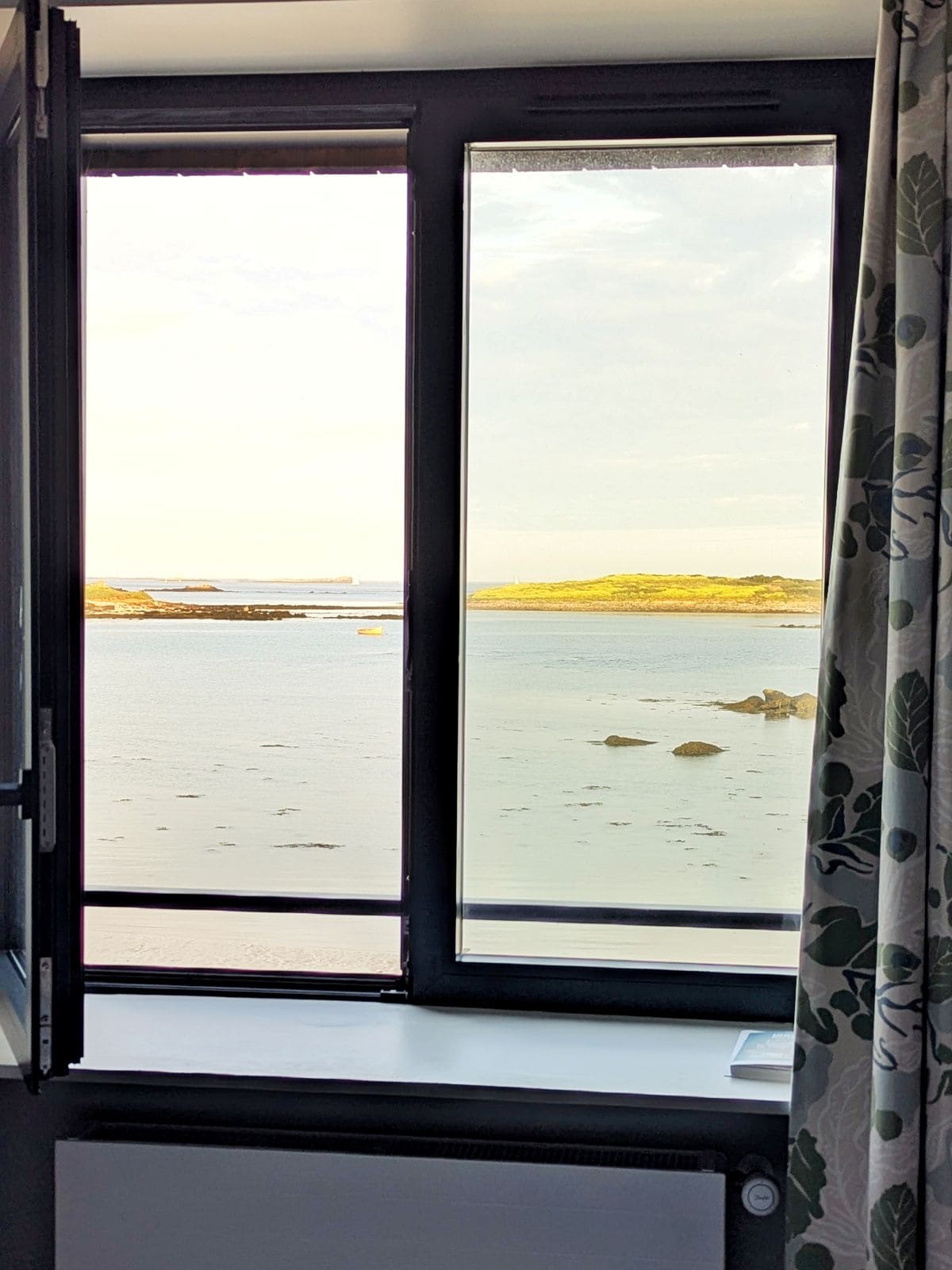 vue sur la mer depuis la chambre 45 a l hotel castel ac h