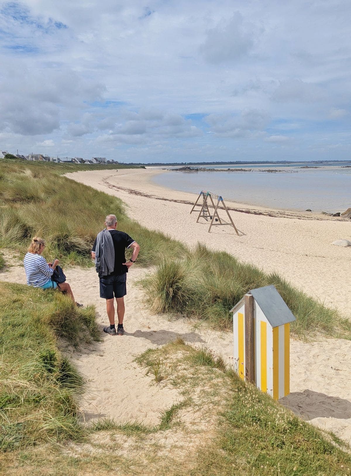 vue sur la plage et la mer depuis le restaurant le roc h ar mor a plouescat